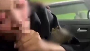 Jilbaber Isep Kontol Kekasihnya Dalam Mobil