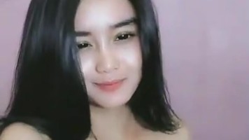Nessie Cantik Mungil Pamer Ketiak dan Toket