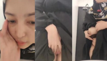 Pap Cewek Jilbab Perawan Nekat Pamerin Memek di WC