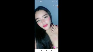 Host Satu Ini Menjilat Puting Susunya ID 95537808 Mango