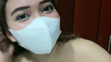 Omek Ngangkang Di Belakang Pintu